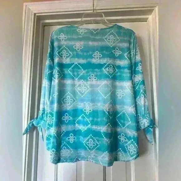 Ruby Roads Petite Happy Daze Tie Dye Bow Tie Sleeve Top PL - Picture 3 of 3